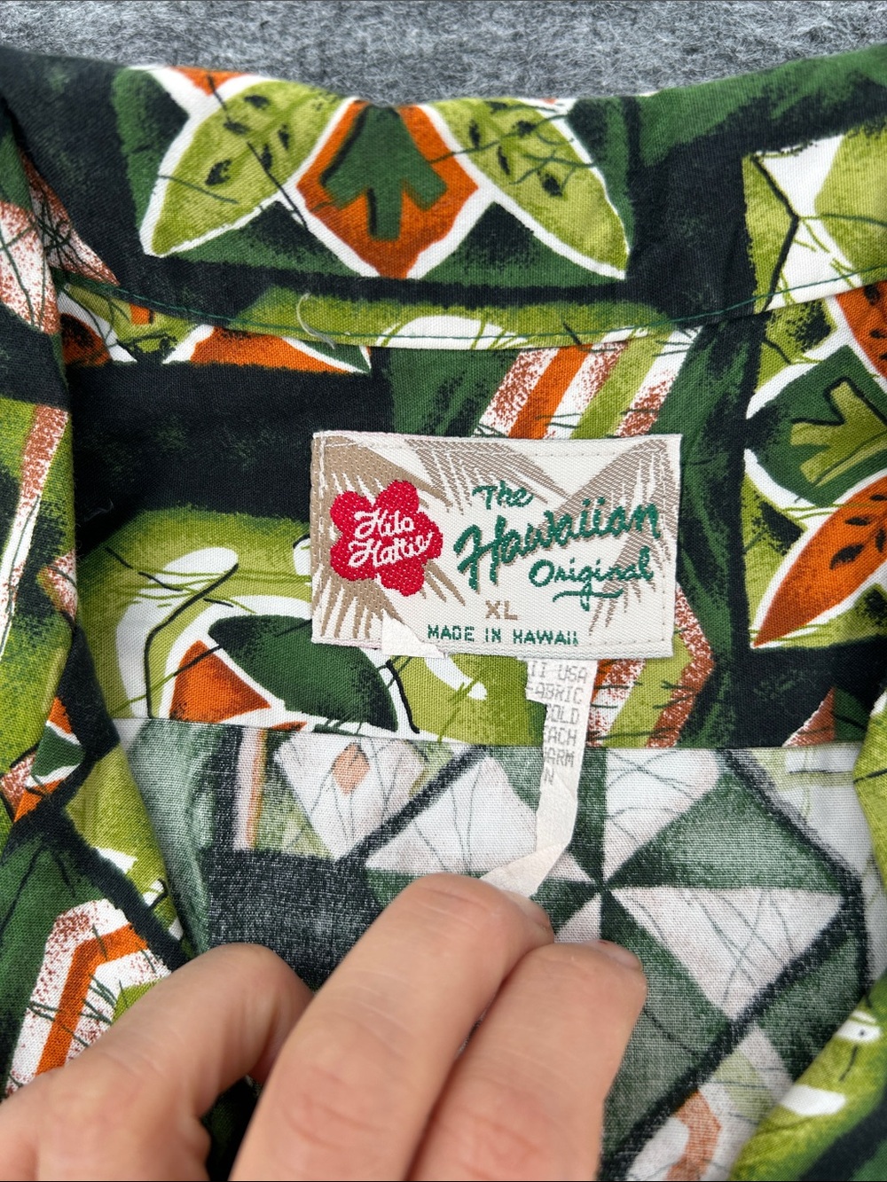 Hilo Hattie Men’s Vintage Olive Green & Black Geometric Hawaiian Shirt SZ XL - Picture 2 of 6
